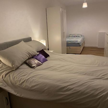 Adorable One-Bedroom Flat With Patio Garden. Southwick  Exterior foto