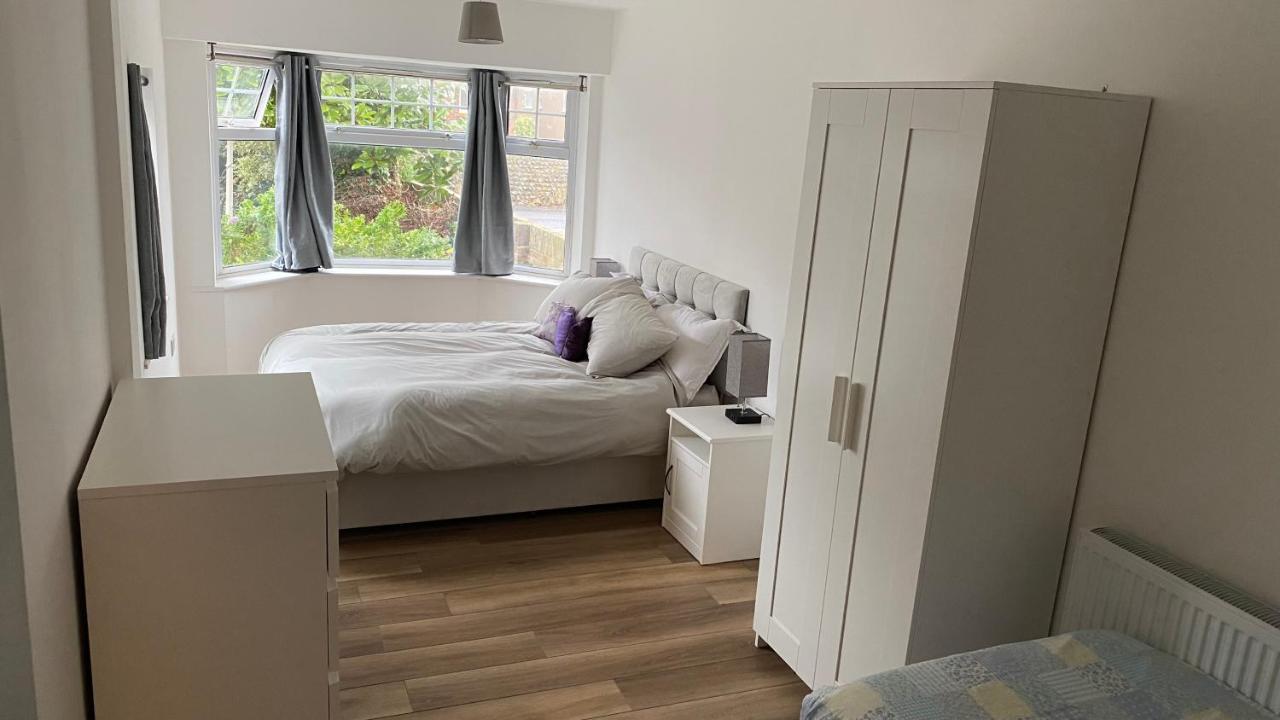 Adorable One-Bedroom Flat With Patio Garden. Southwick  Exterior foto