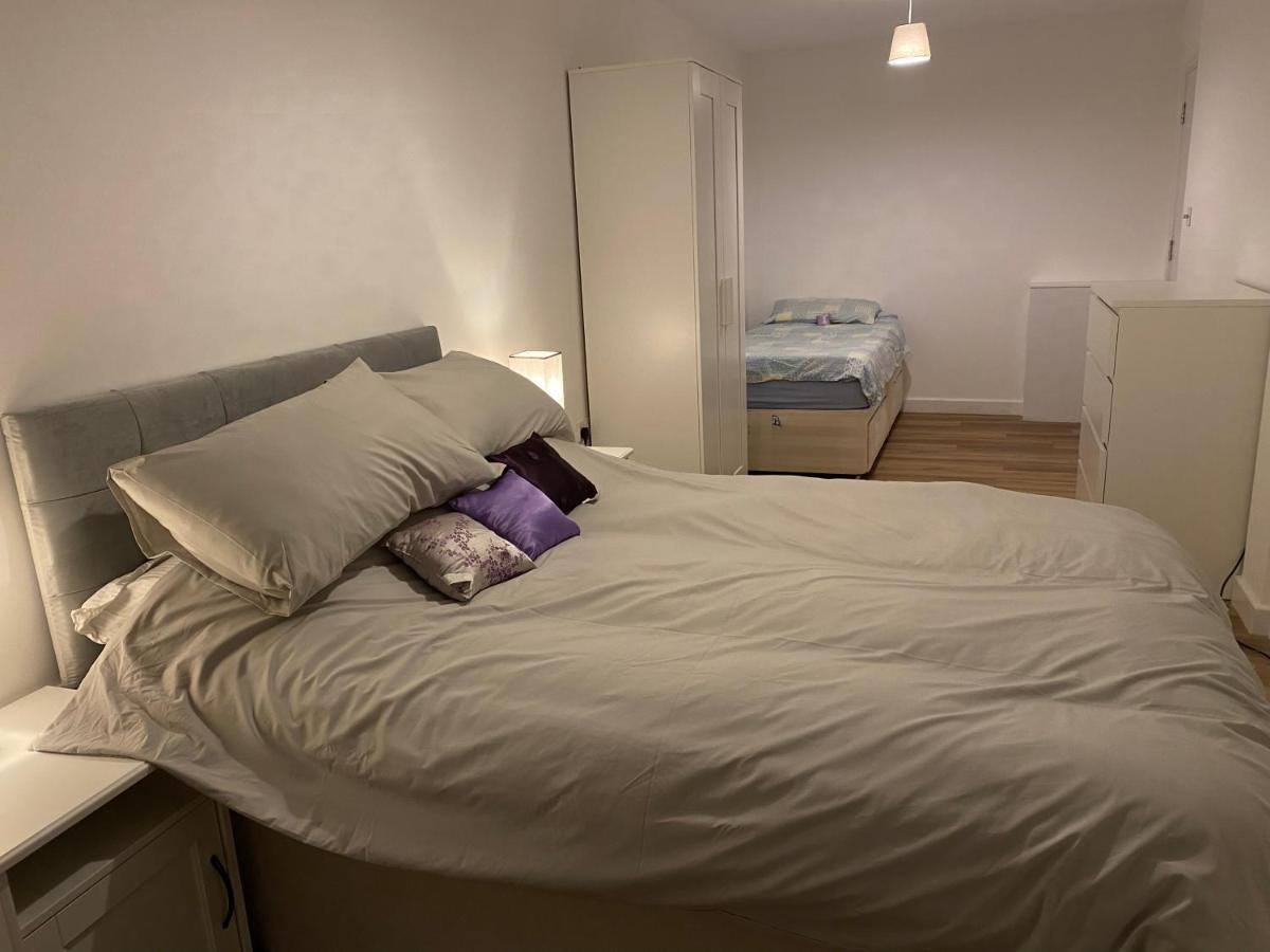 Adorable One-Bedroom Flat With Patio Garden. Southwick  Exterior foto