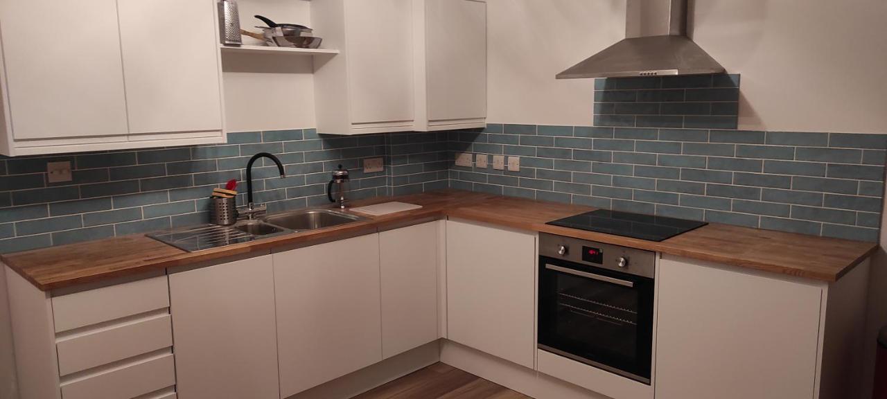 Adorable One-Bedroom Flat With Patio Garden. Southwick  Exterior foto