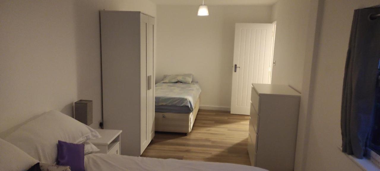 Adorable One-Bedroom Flat With Patio Garden. Southwick  Exterior foto